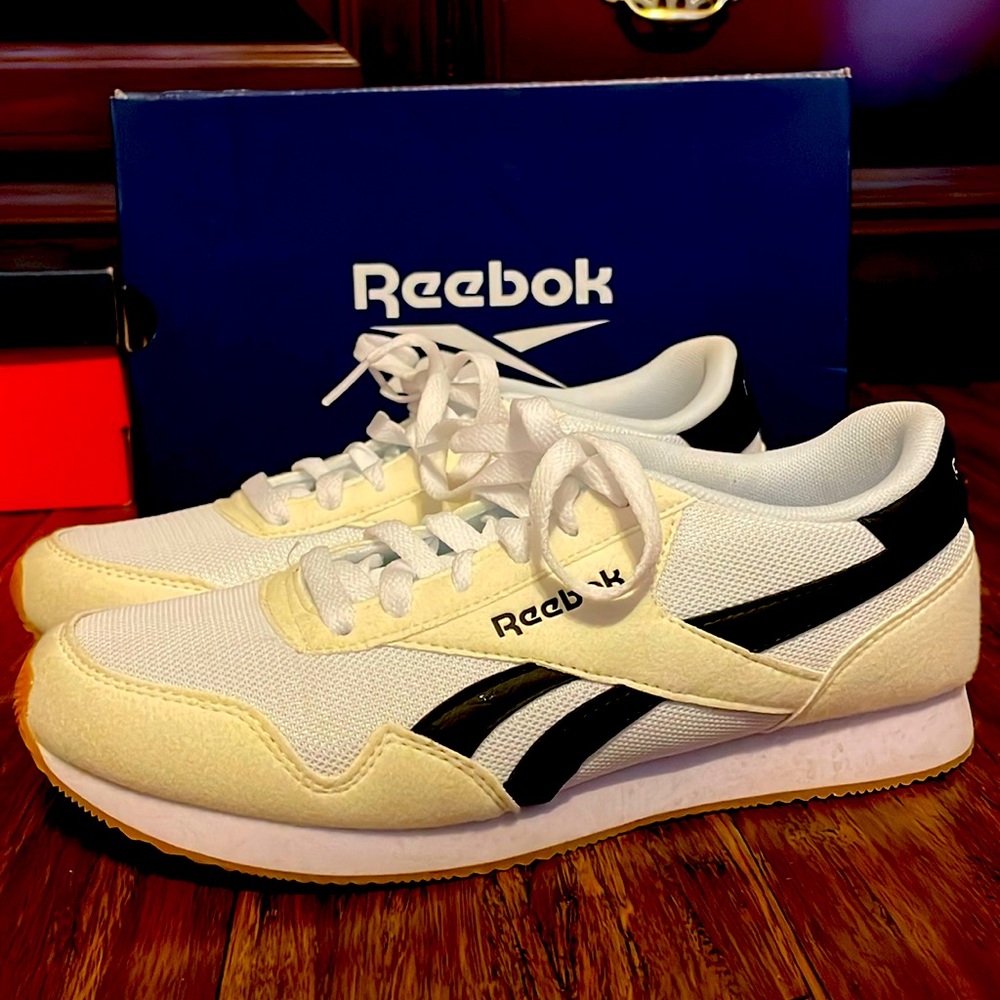 Reebok women’s retro style shoes